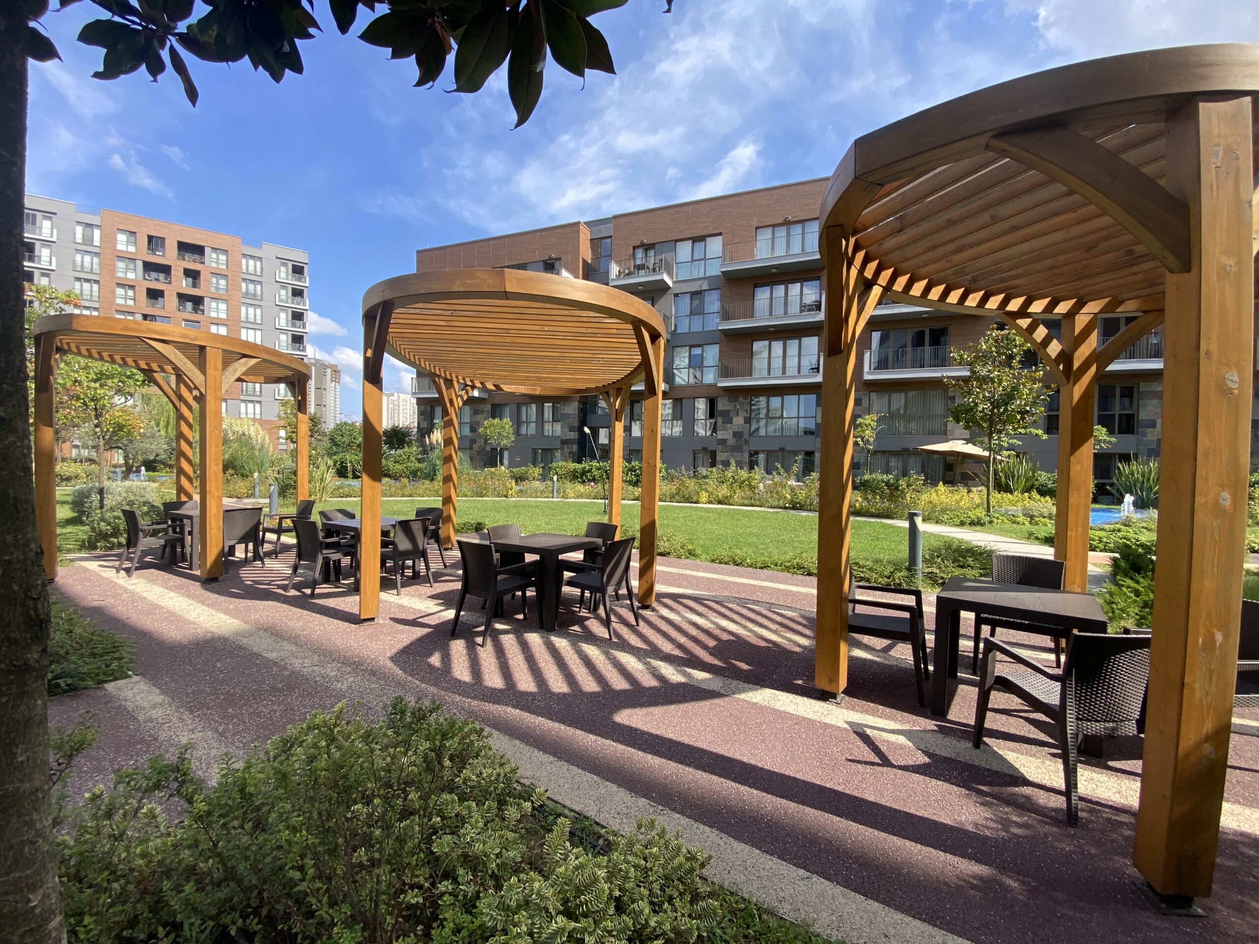 Suryapı Şehir Konaklarında peyzaj manzaralı Satılık 1+1 Daire.