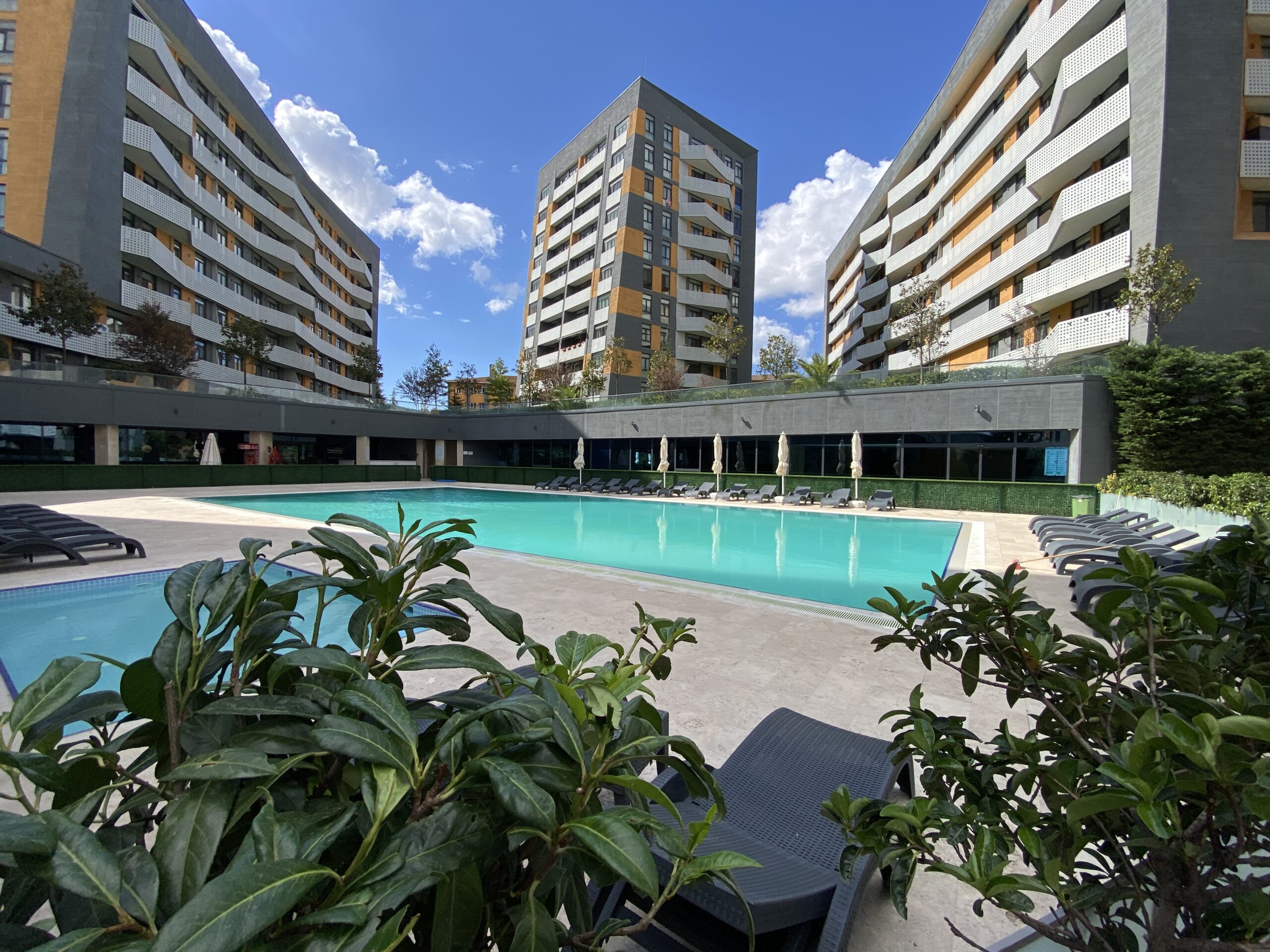 Remax Musa uçar’dan ,Selçuklu Vadi Sitesi,Peyzaj ve havuz manzaralı ,Satılık 2 +1 daire